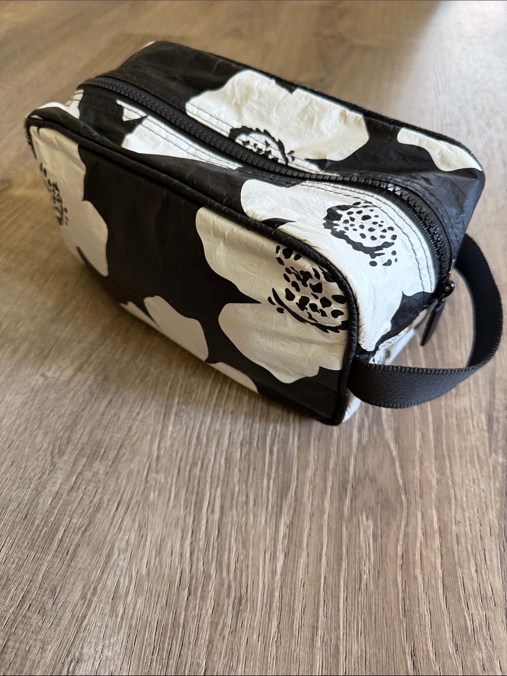 ALOHA Collection Black & White Floral Dopp Kit